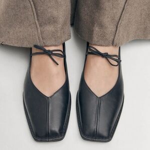 ALOHAS Black Leather Flats